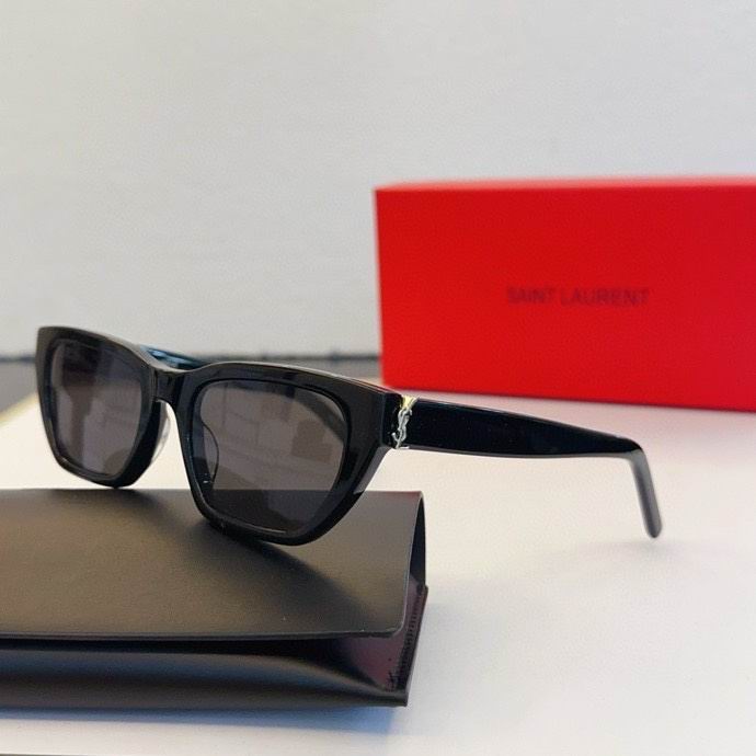 Wholesale Cheap High Quality AAA Fashoin Replica Sunglasses & Glasses for Sale