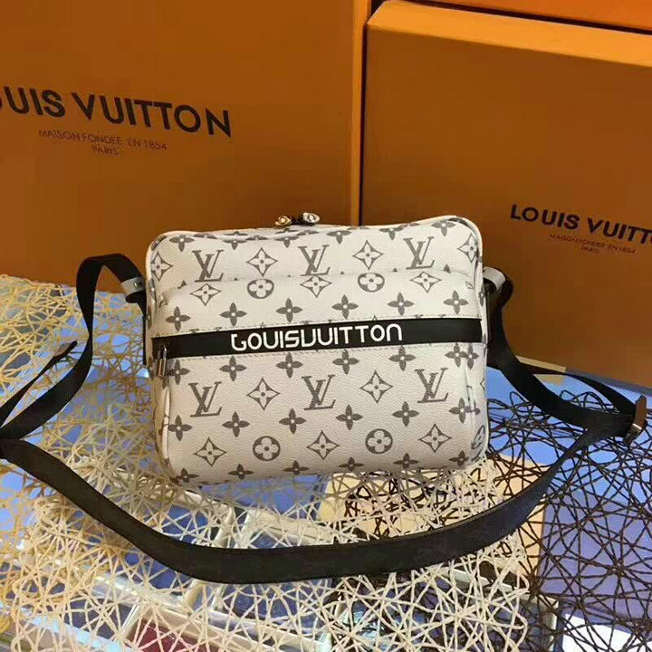 Wholesale Cheap Replica Louis Vuitton Monogram Canvas Messenger Bag for Sale-039